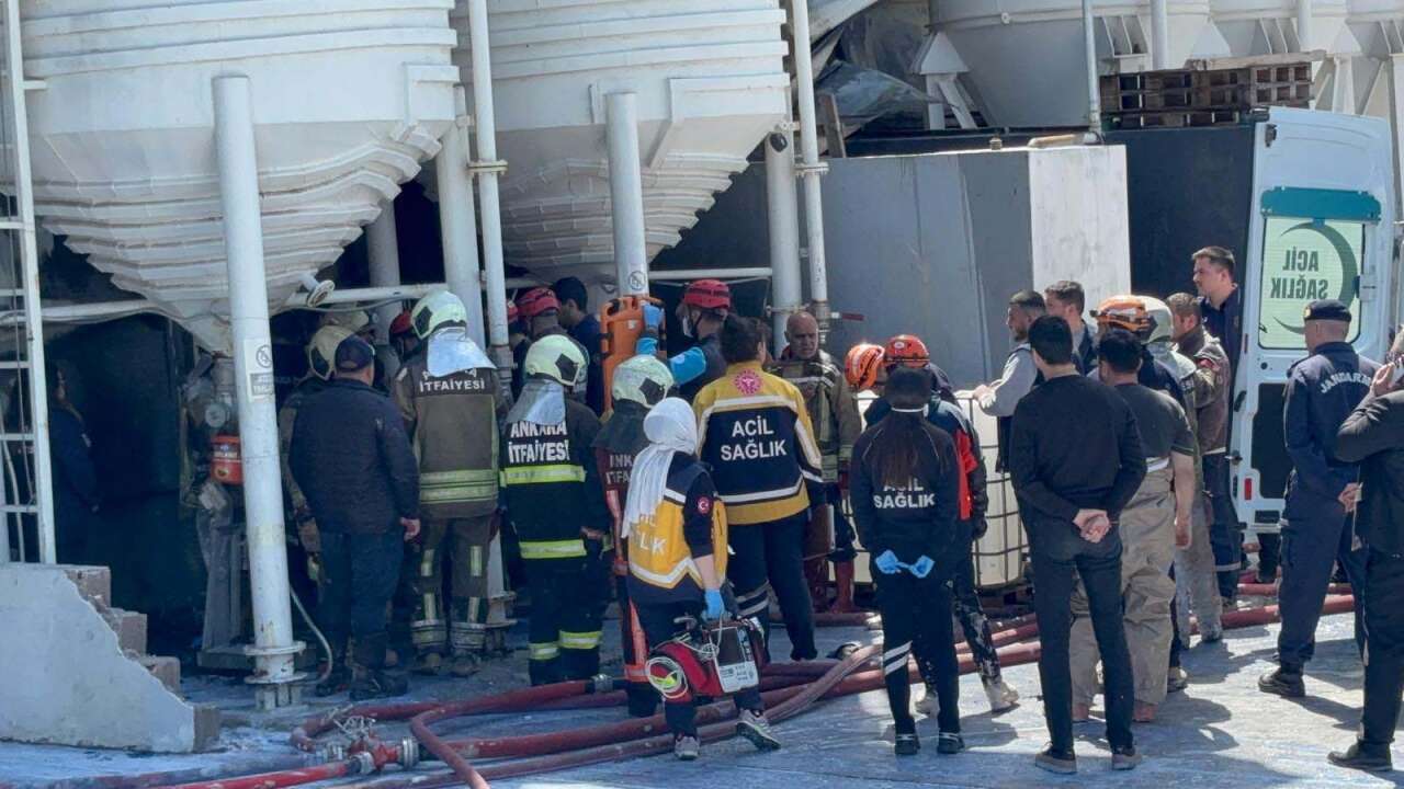 Boya fabrikasında yangın! 1 teknisyen hayatını kaybetti 11